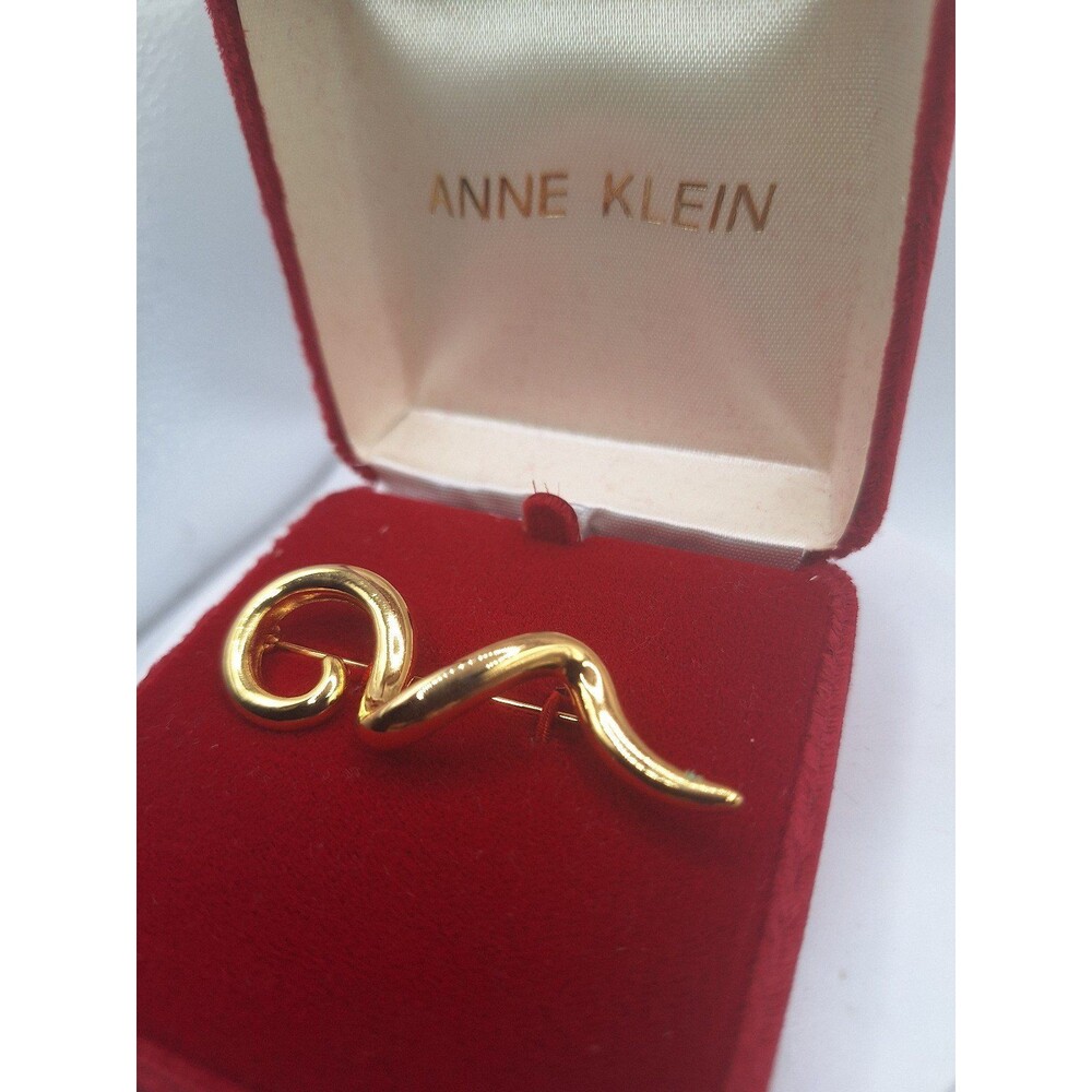 Anne Klein Gold-tone Swirly Q Brooch/Pin Vintage, New in Box - Picture 3 of 4